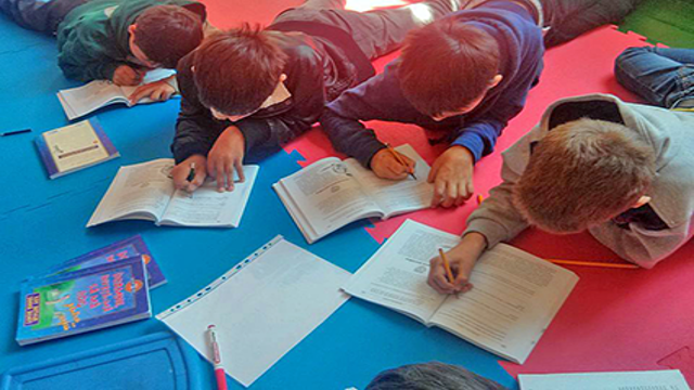 Valorile se schimbă, de Costel Oglice