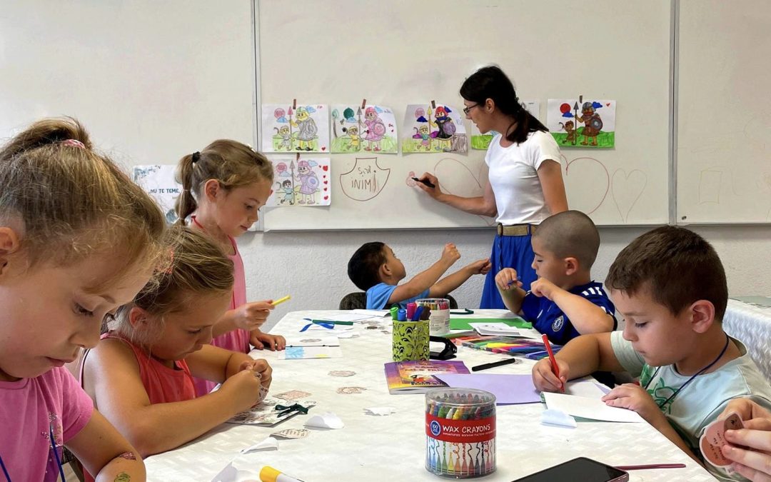 Copiii care participă la tabără, continuă să descoperă prin fiecare lecție și activitate, cum pot avea o inimă curajoasă.