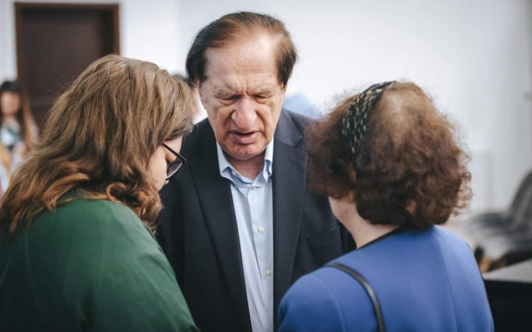 Rugăciunea este un privilegiu în care putem să venim înaintea lui Dumnezeu cu dorințele Costel Oglice