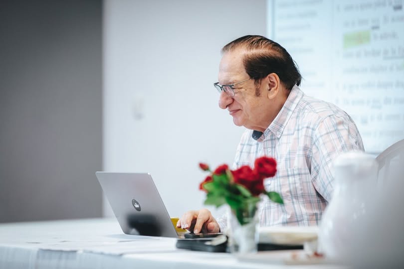 Blog Grid 2 Columns + Sidebar 6 Când suntem mulțumitori cu ce avem – Costel Oglice